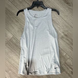 Women’s Nike light gray tank top